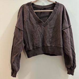 Distressed cropped oversized v neck sweatshirt! Dark grey - perfect with jeans